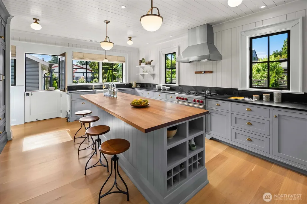 3033 27th Avenue W Seattle WA 98199