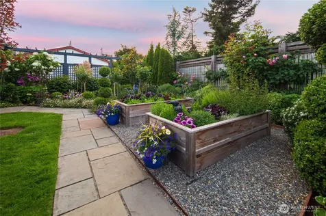3033 27th Avenue W Seattle WA 98199