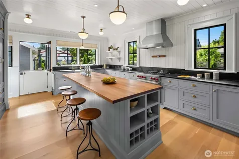 3033 27th Avenue W Seattle WA 98199