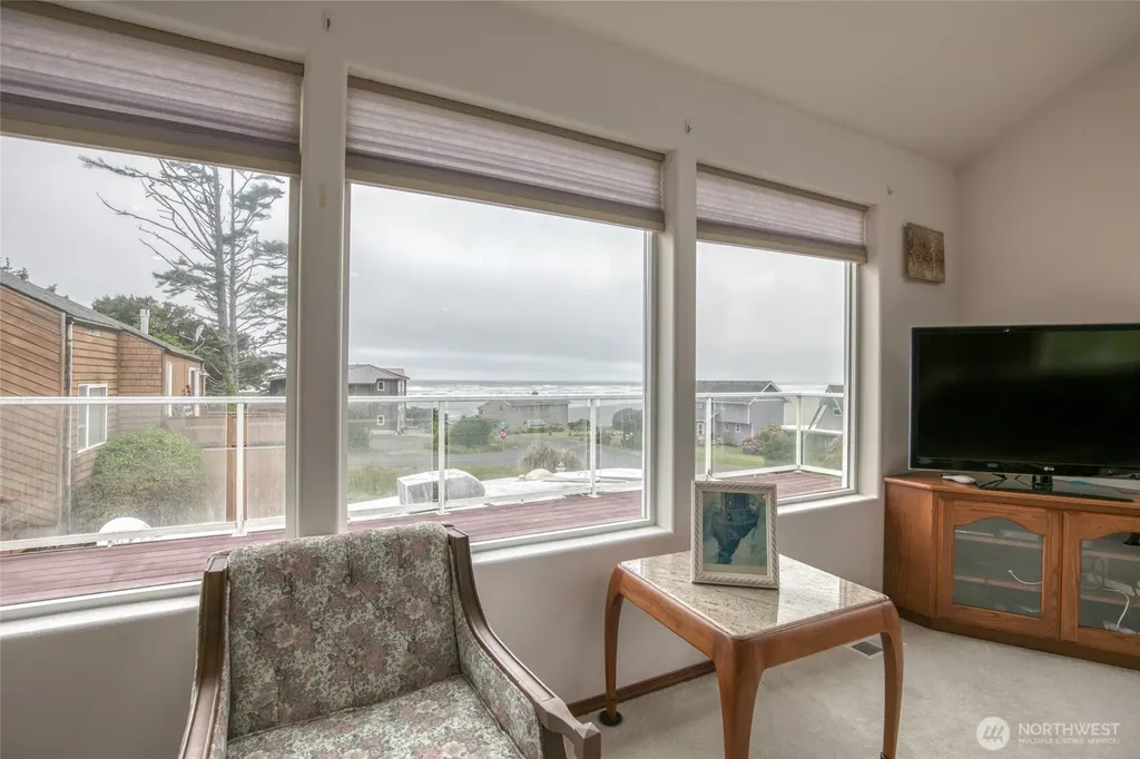 15 Diamond Drive Pacific Beach WA 98571