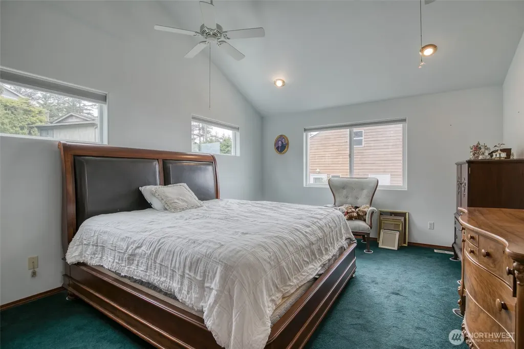 15 Diamond Drive Pacific Beach WA 98571