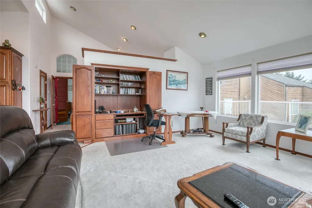 15 Diamond Drive Pacific Beach WA 98571