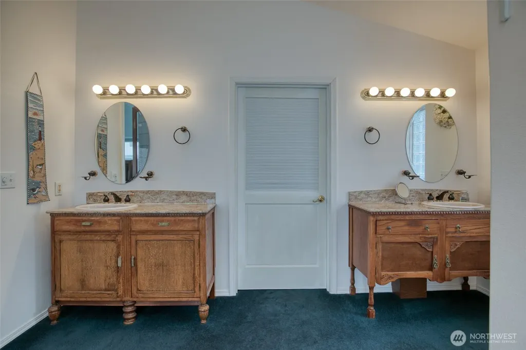 15 Diamond Drive Pacific Beach WA 98571