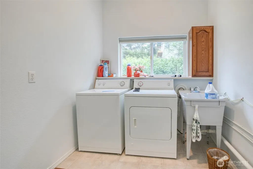 15 Diamond Drive Pacific Beach WA 98571
