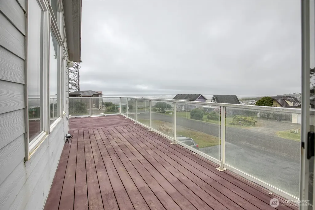 15 Diamond Drive Pacific Beach WA 98571