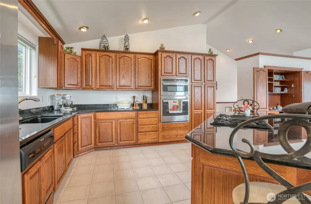 15 Diamond Drive Pacific Beach WA 98571