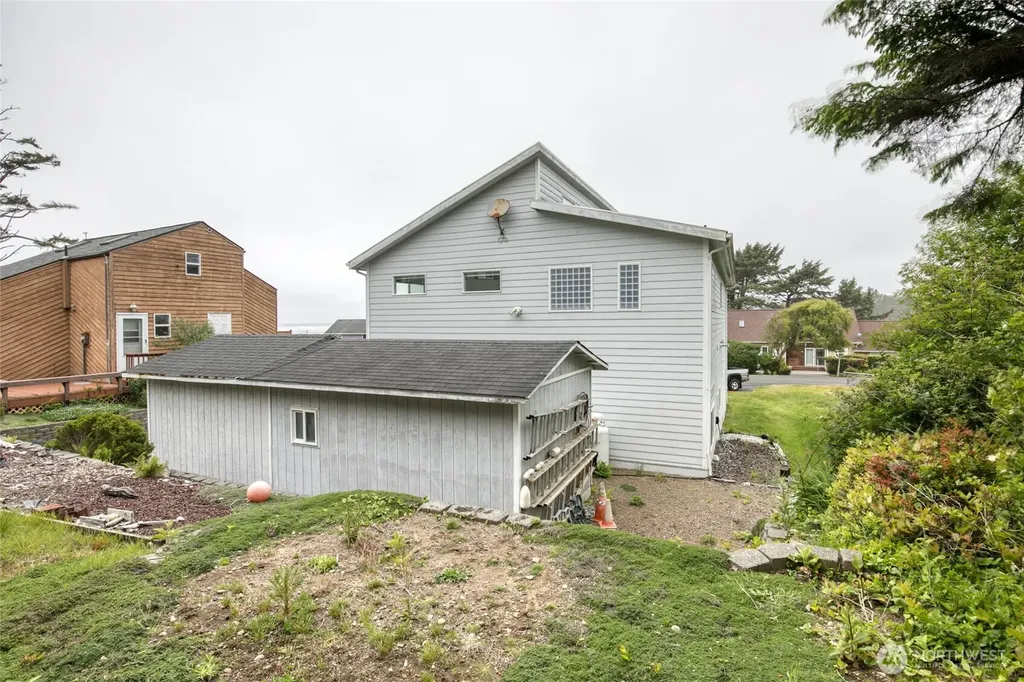 15 Diamond Drive Pacific Beach WA 98571