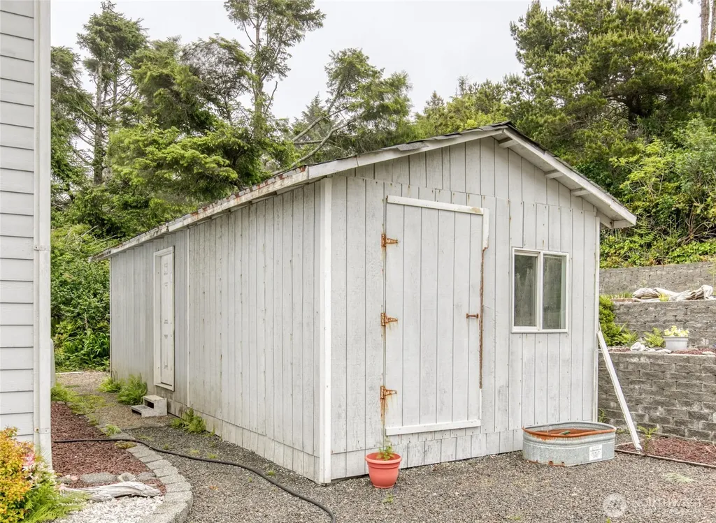 15 Diamond Drive Pacific Beach WA 98571