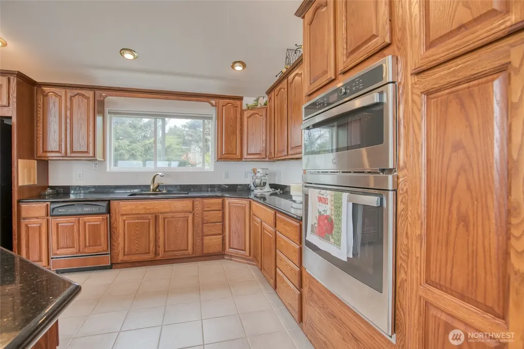 15 Diamond Drive Pacific Beach WA 98571