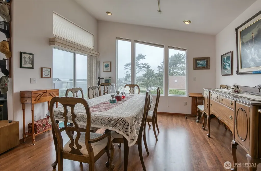 15 Diamond Drive Pacific Beach WA 98571