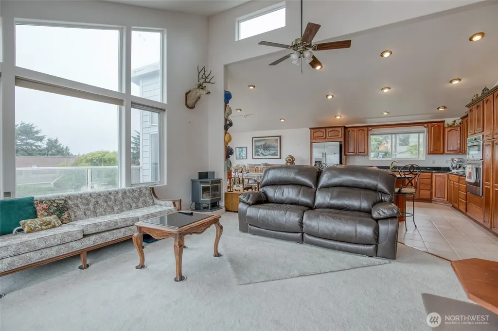 15 Diamond Drive Pacific Beach WA 98571