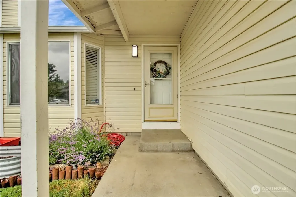 27236 Manor Place NW Stanwood WA 98292