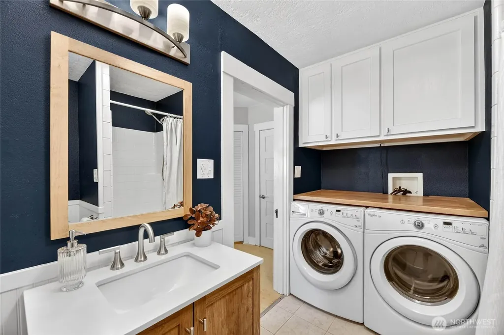 9056 37th Avenue SW Seattle WA 98126