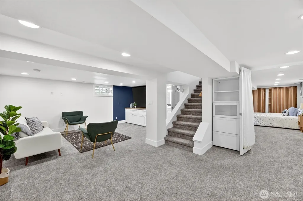 9056 37th Avenue SW Seattle WA 98126
