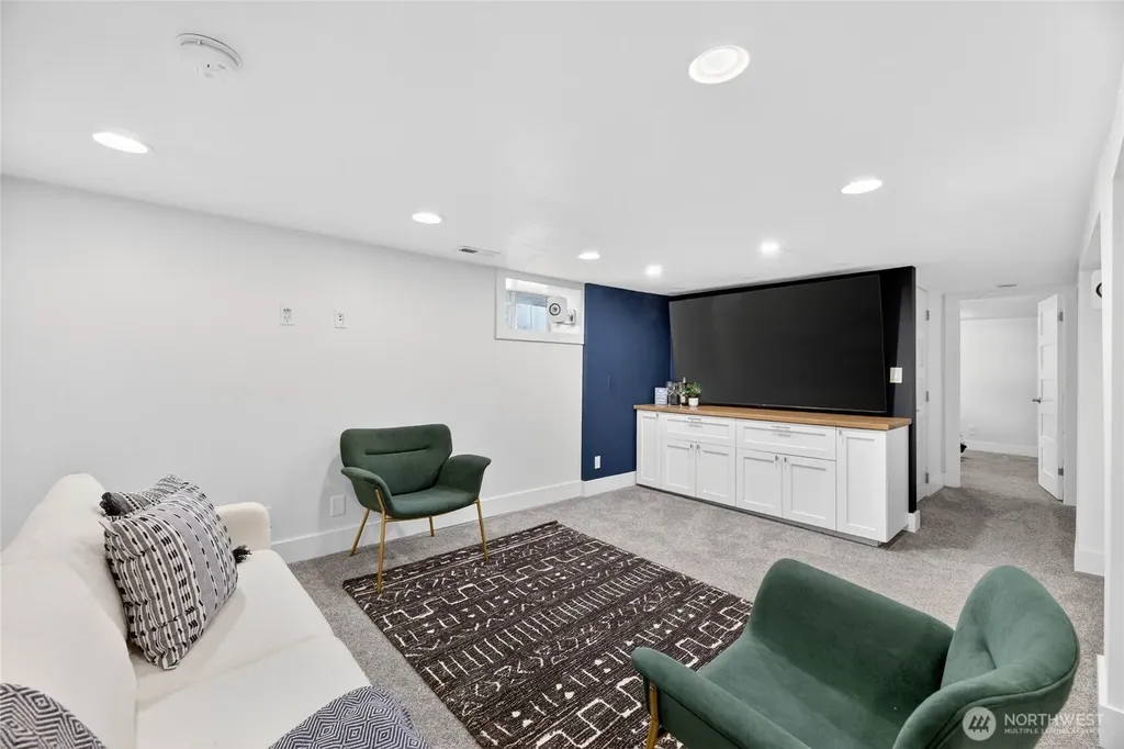 9056 37th Avenue SW Seattle WA 98126