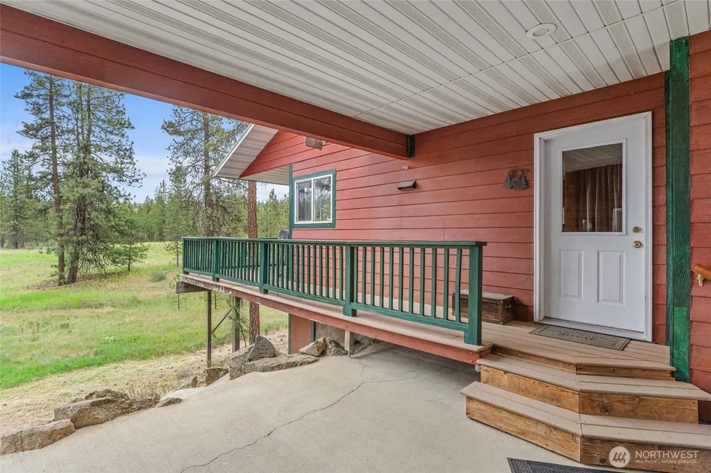 40048 Cayuse Cove E Davenport WA 99122