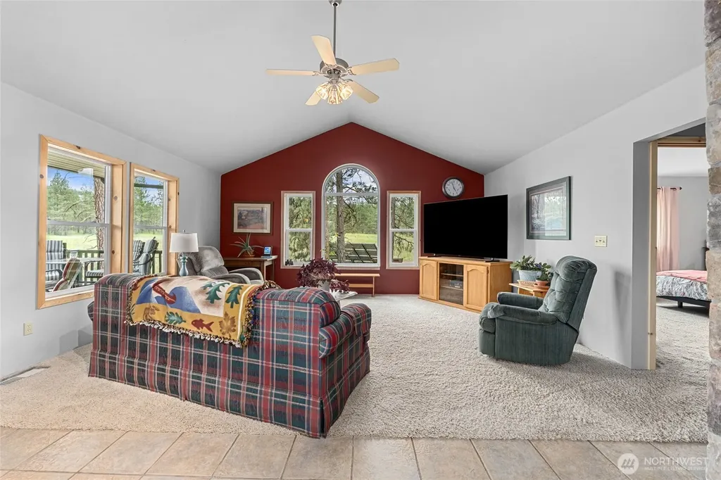 40048 Cayuse Cove E Davenport WA 99122