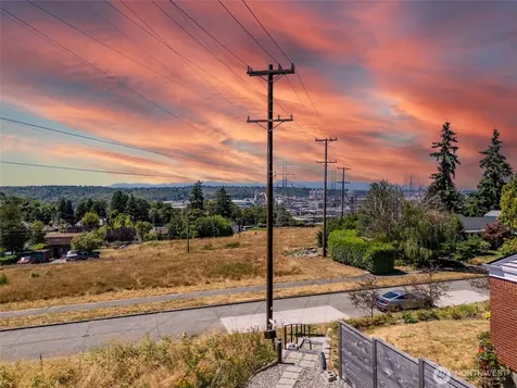 4524 12th Avenue S Seattle WA 98108