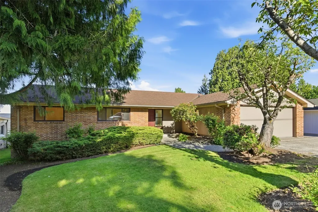 16532 34th Avenue NE Lake Forest Park WA 98155