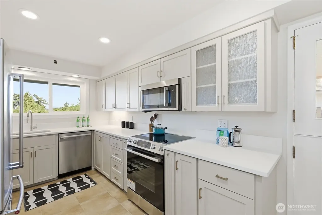 16532 34th Avenue NE Lake Forest Park WA 98155