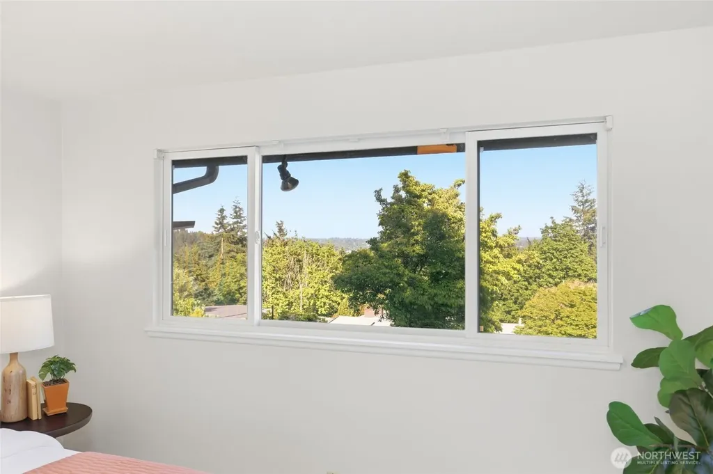 16532 34th Avenue NE Lake Forest Park WA 98155
