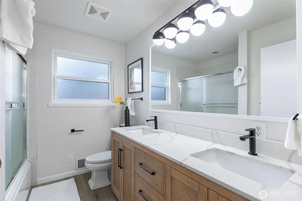 16532 34th Avenue NE Lake Forest Park WA 98155