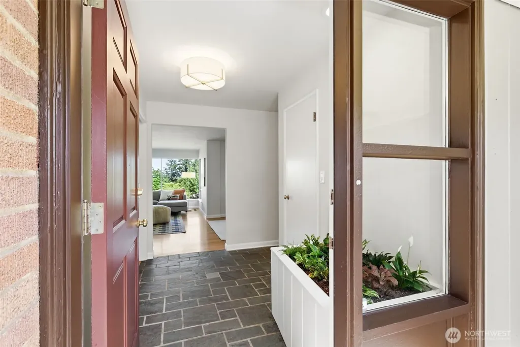 16532 34th Avenue NE Lake Forest Park WA 98155