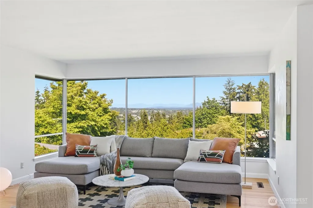 16532 34th Avenue NE Lake Forest Park WA 98155
