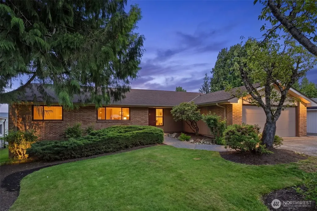 16532 34th Avenue NE Lake Forest Park WA 98155
