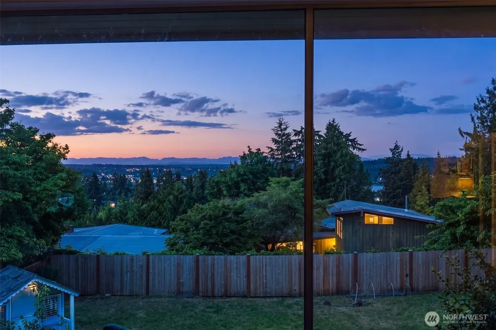 16532 34th Avenue NE Lake Forest Park WA 98155