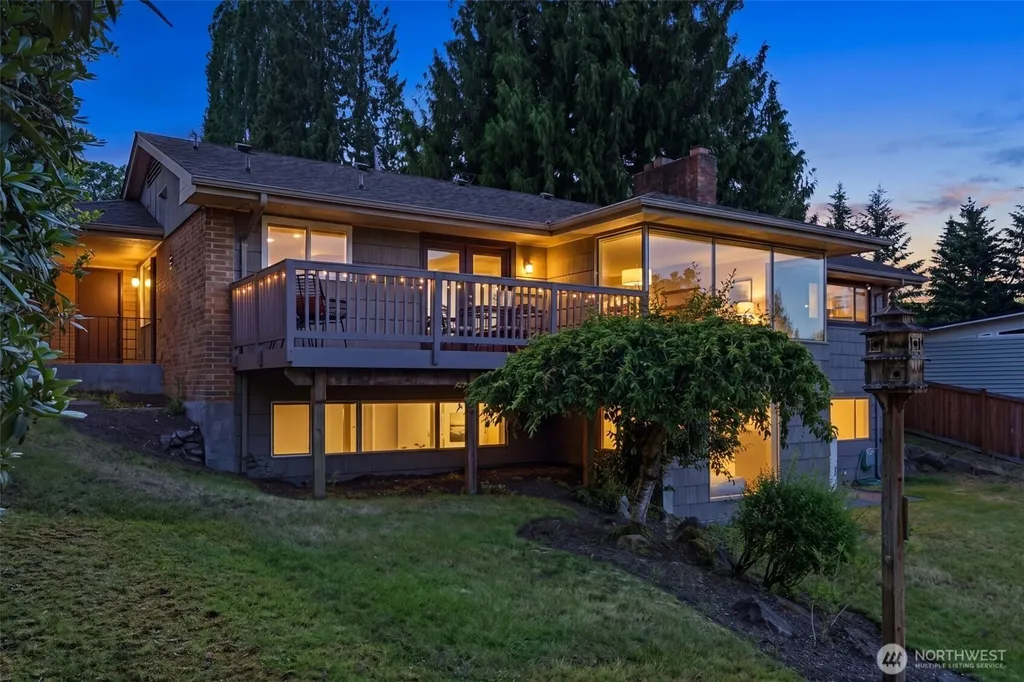 16532 34th Avenue NE Lake Forest Park WA 98155