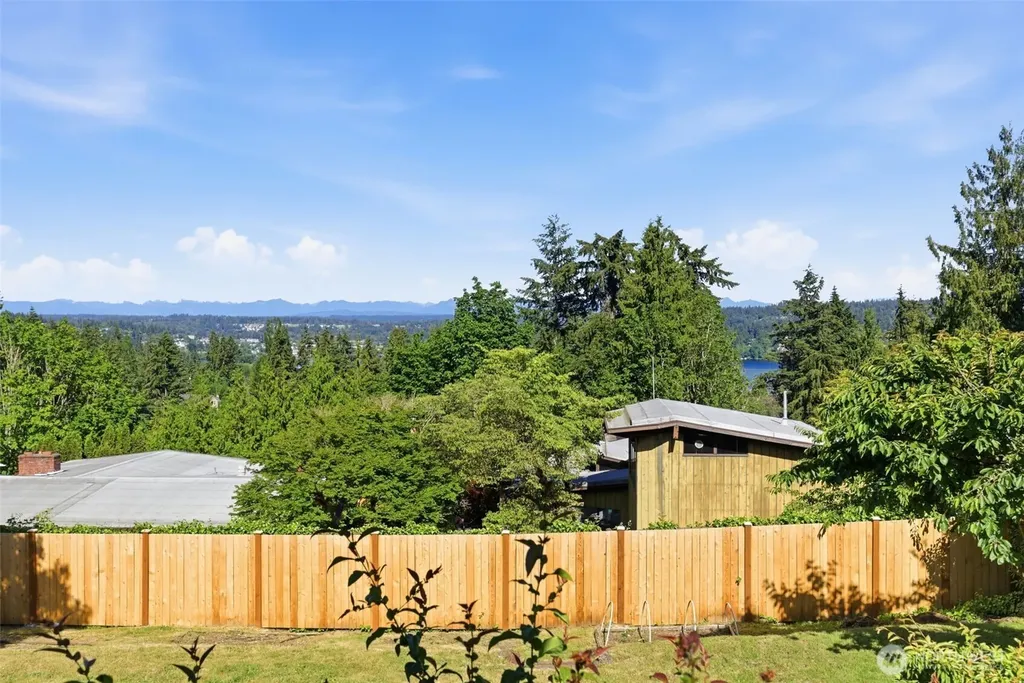 16532 34th Avenue NE Lake Forest Park WA 98155