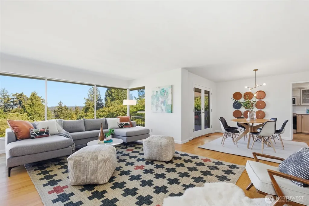 16532 34th Avenue NE Lake Forest Park WA 98155
