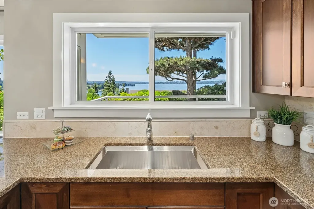 5404 Lake Washington Boulevard NE Kirkland WA 98033