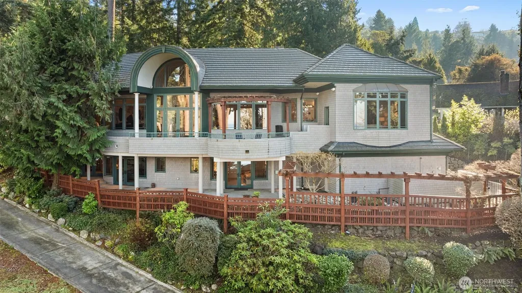 16340 Maplewild Avenue SW Burien WA 98166