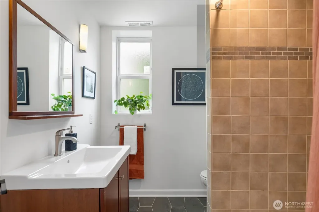 3511 S Thistle Street Seattle WA 98118