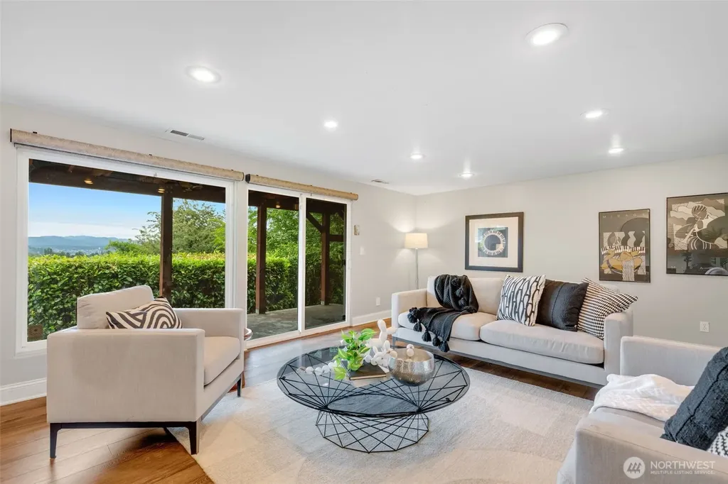 3511 S Thistle Street Seattle WA 98118