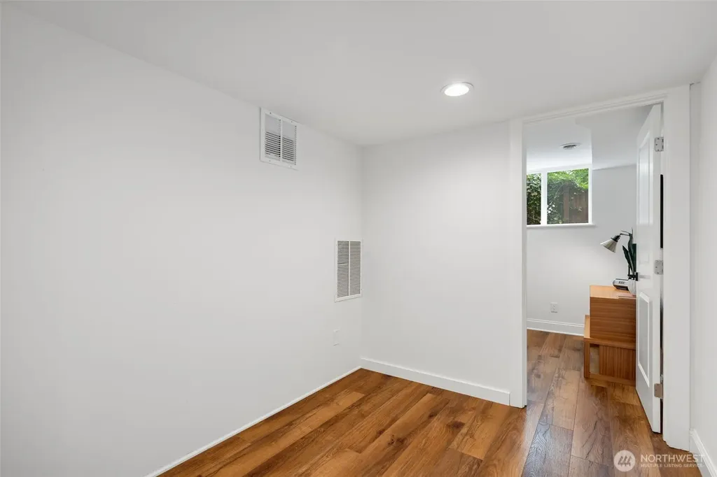 3511 S Thistle Street Seattle WA 98118