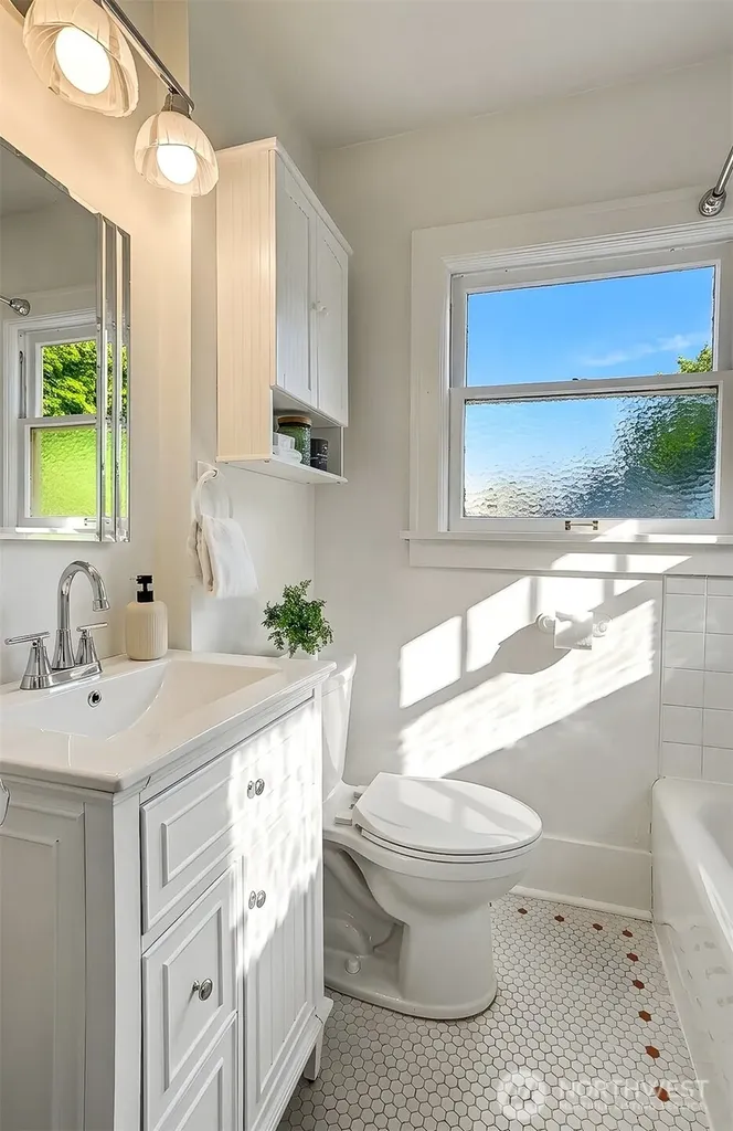 338 NW 79th Street Seattle WA 98117