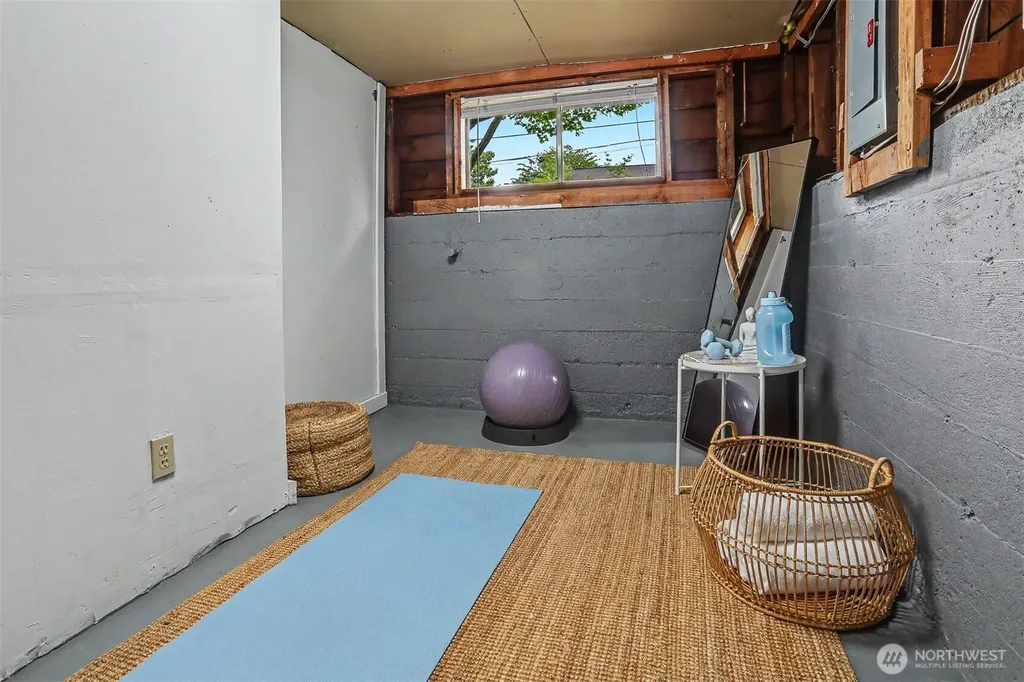 338 NW 79th Street Seattle WA 98117