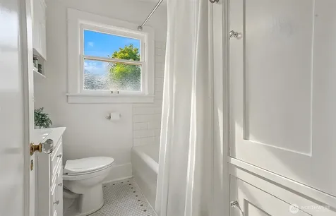 338 NW 79th Street Seattle WA 98117