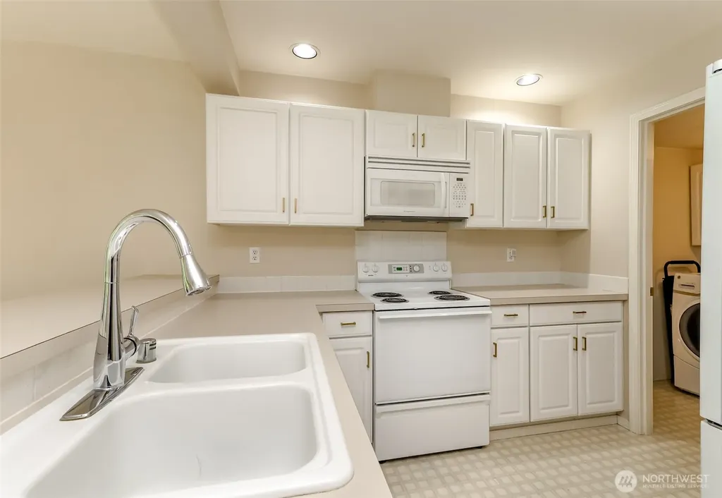 2037 S 368th Place Federal Way WA 98003