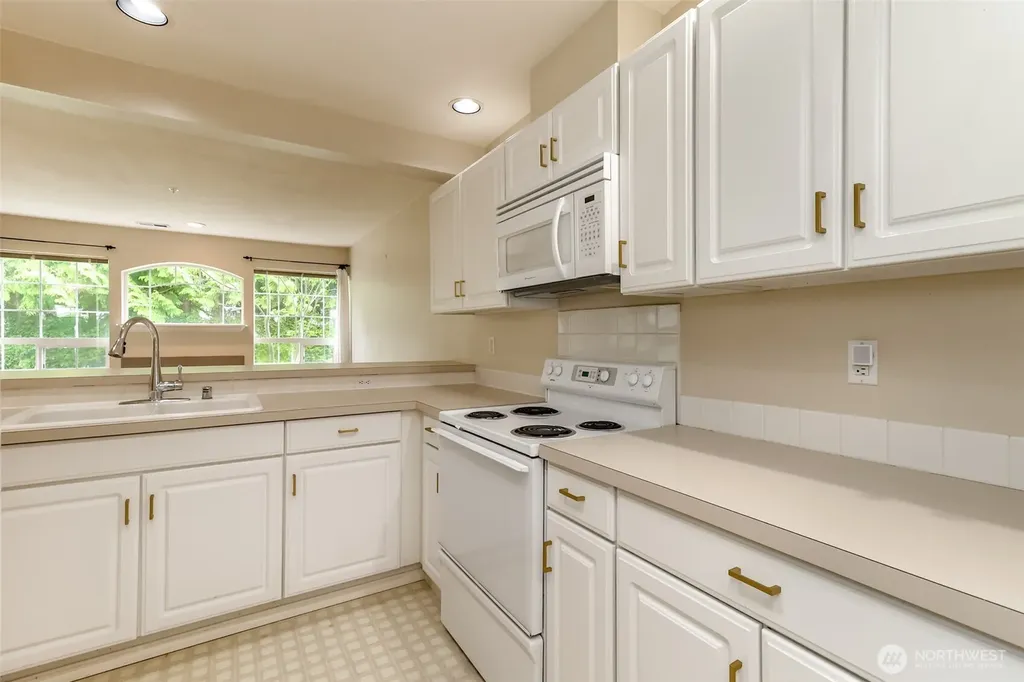 2037 S 368th Place Federal Way WA 98003