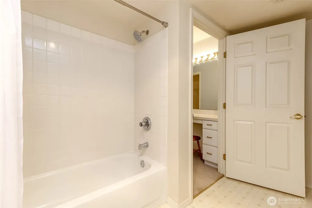2037 S 368th Place Federal Way WA 98003