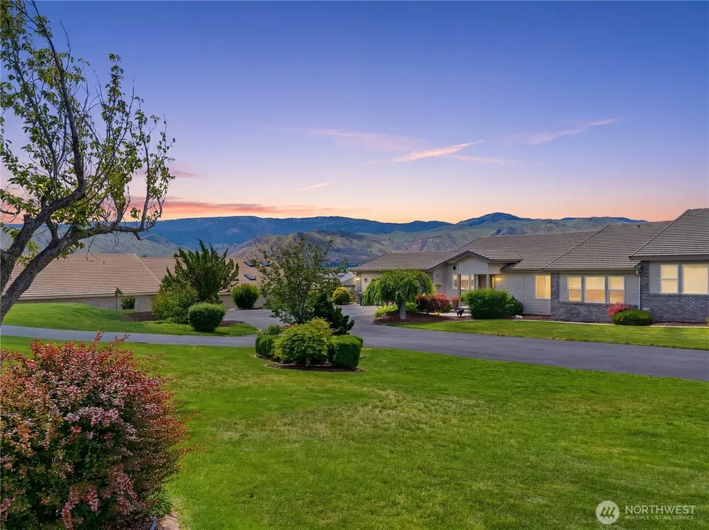 1380 Eastmont Avenue East Wenatchee WA 98802