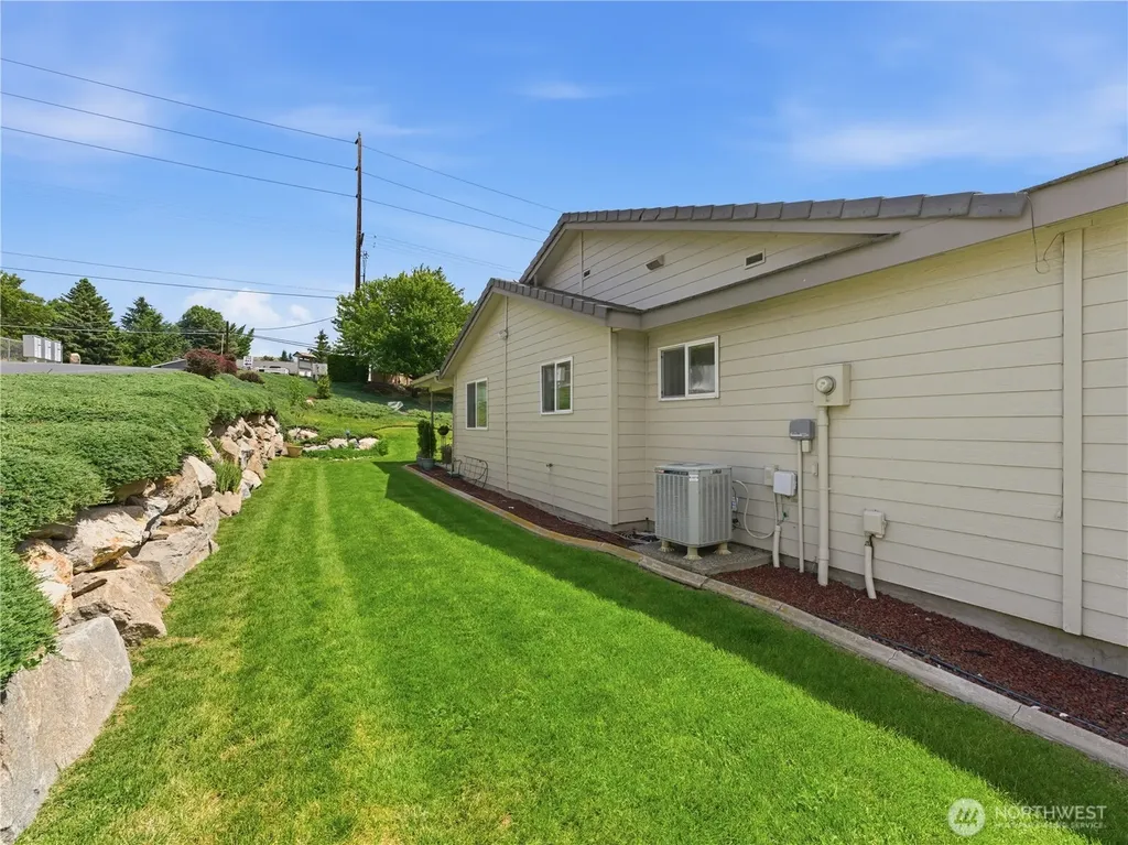 1380 Eastmont Avenue East Wenatchee WA 98802
