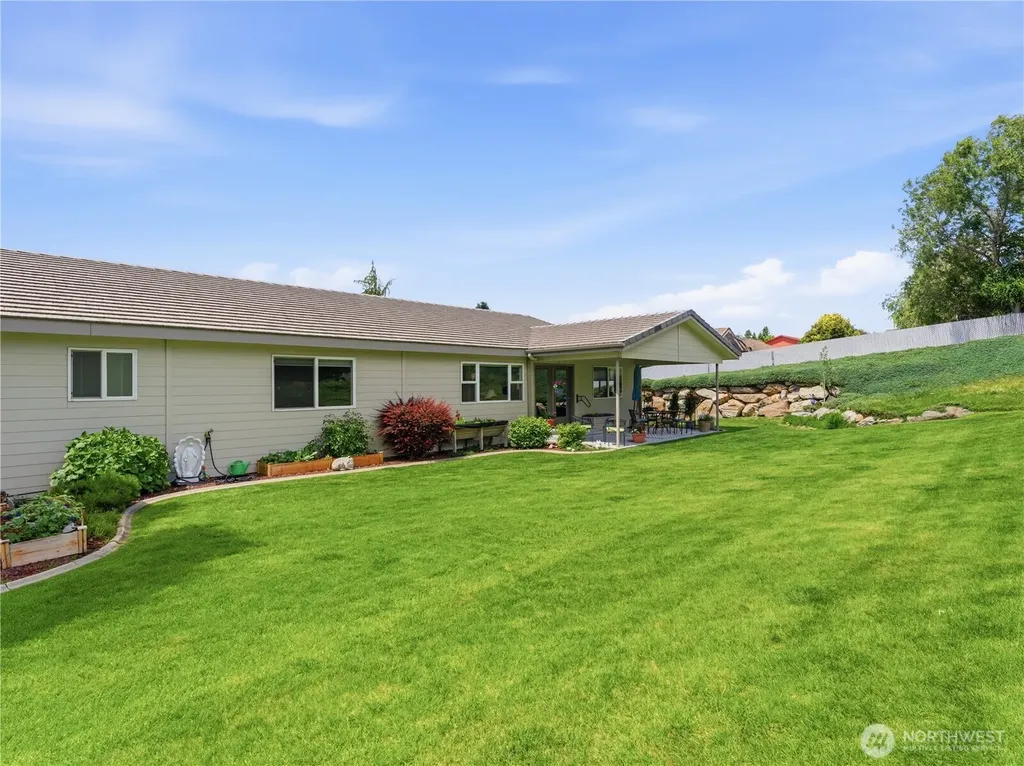1380 Eastmont Avenue East Wenatchee WA 98802