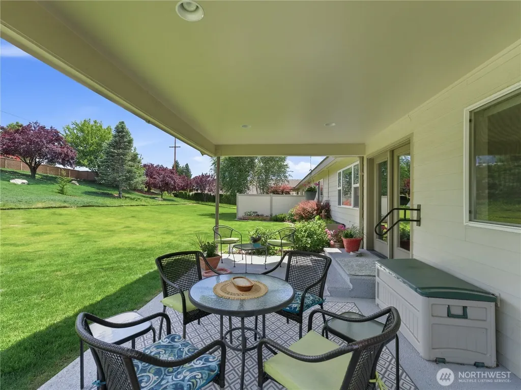 1380 Eastmont Avenue East Wenatchee WA 98802