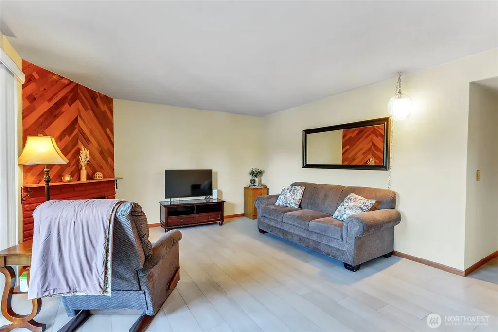 323 75th Street SE Everett WA 98203