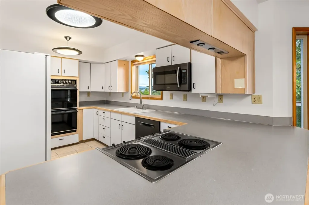 4351 Gooding Avenue Bellingham WA 98226